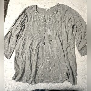 Grey embroidered 3/4 sleeve tunic blouse. Size XL